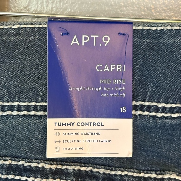 New Apt 9 Women’s Denim Capris - Picture 2 of 4